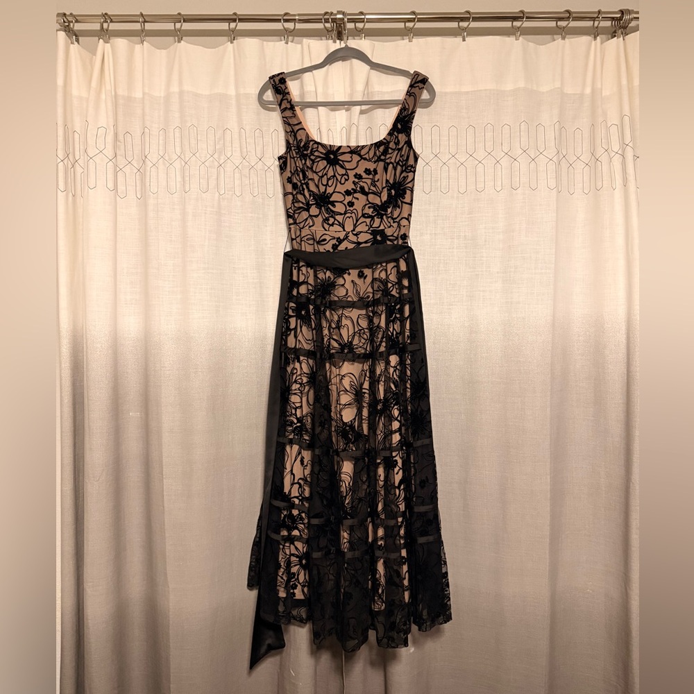 Elegant Black Floral Velvet Lace Dress